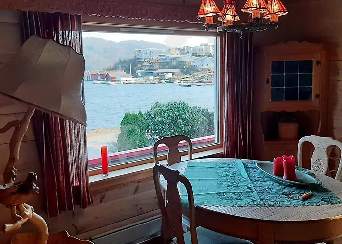 Semesterbostad 6 Person In Lyngdal